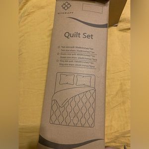 Queen size quilt set